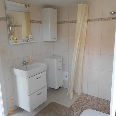 Апартаменты Ferienwohnung Amelie Цингст